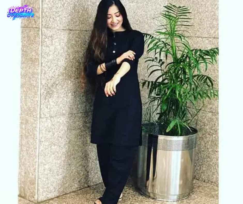 black-outfit-captions